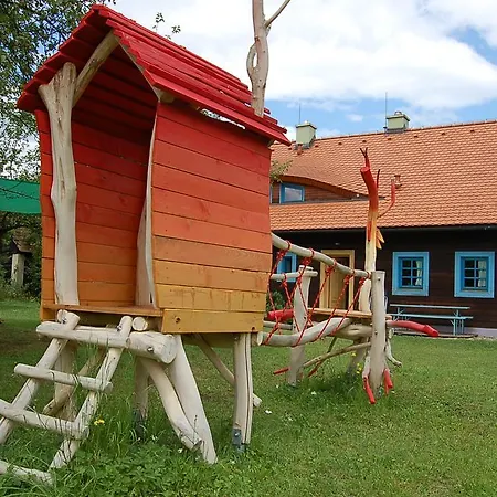 Landhuis Apartmanova V Dvore U Maliara Bešeňová